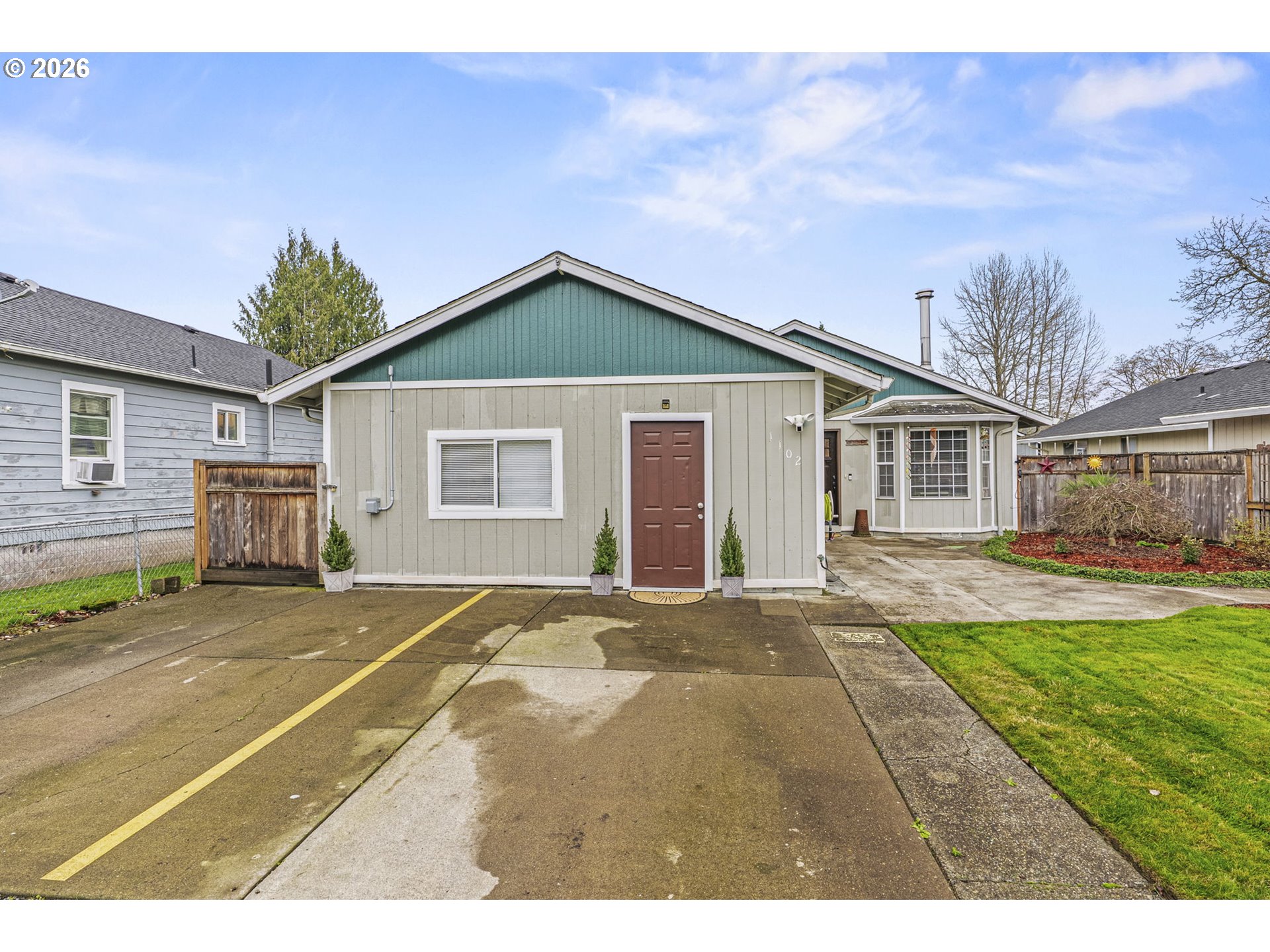 1102 South 11th Avenue Kelso, WA 98626 - Photo 30 of 32 a view of a yard in front of a house with a yard