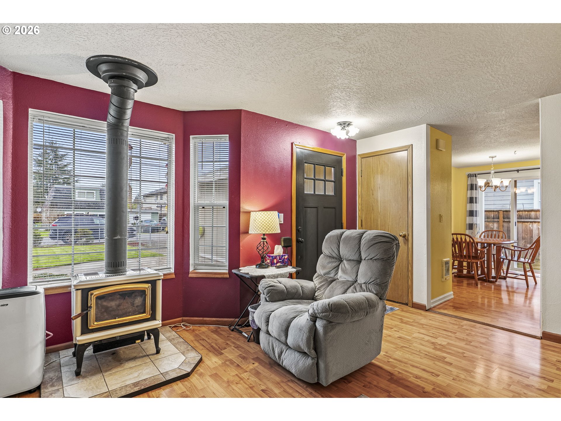1102 South 11th Avenue Kelso, WA 98626 - Photo 7 of 32 a living room with furniture and a floor to ceiling window