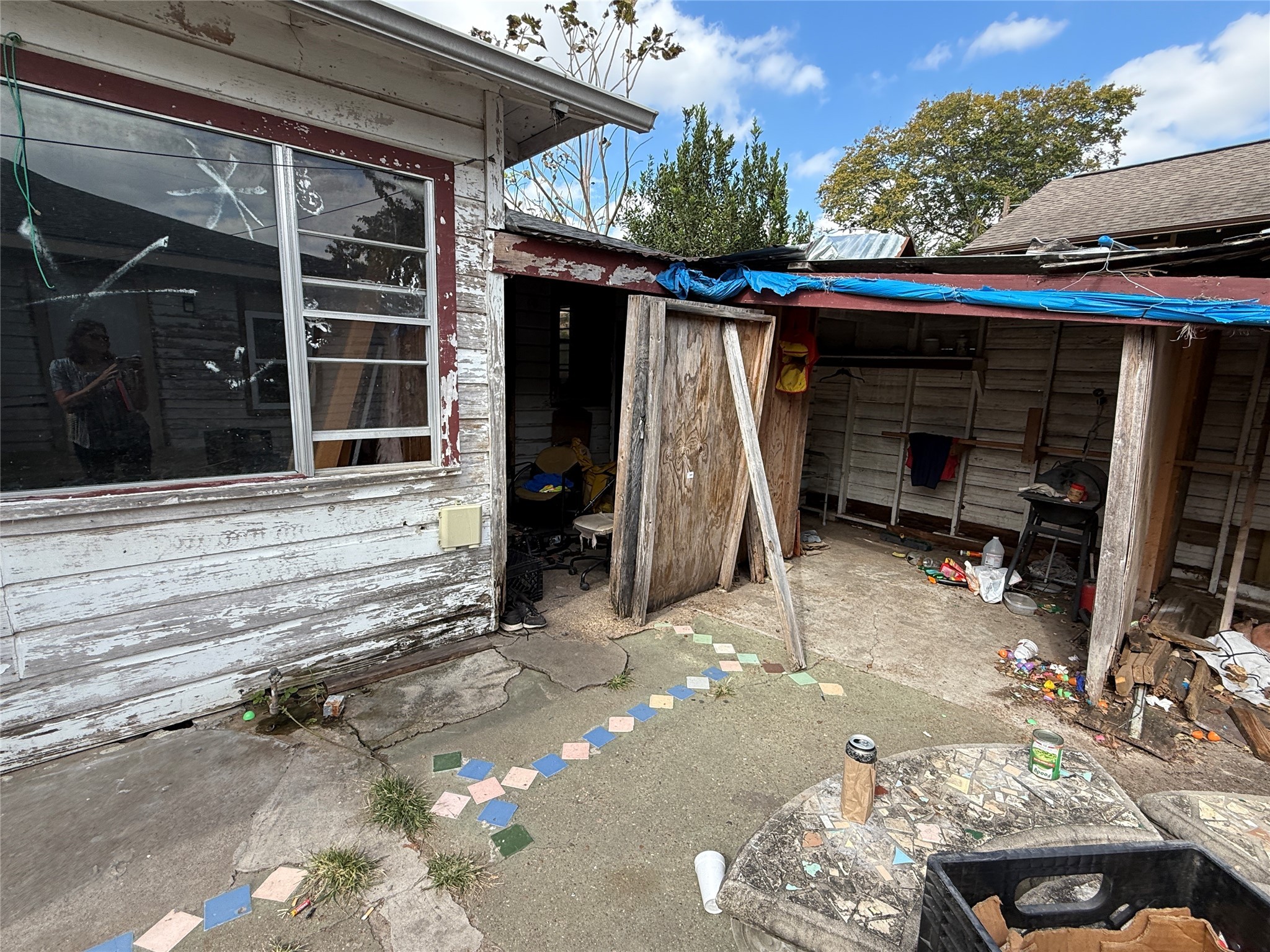 4011-4017 Terry Street Houston, TX 77009 - Photo 22 of 48 a view of a chair and fire pit in patio