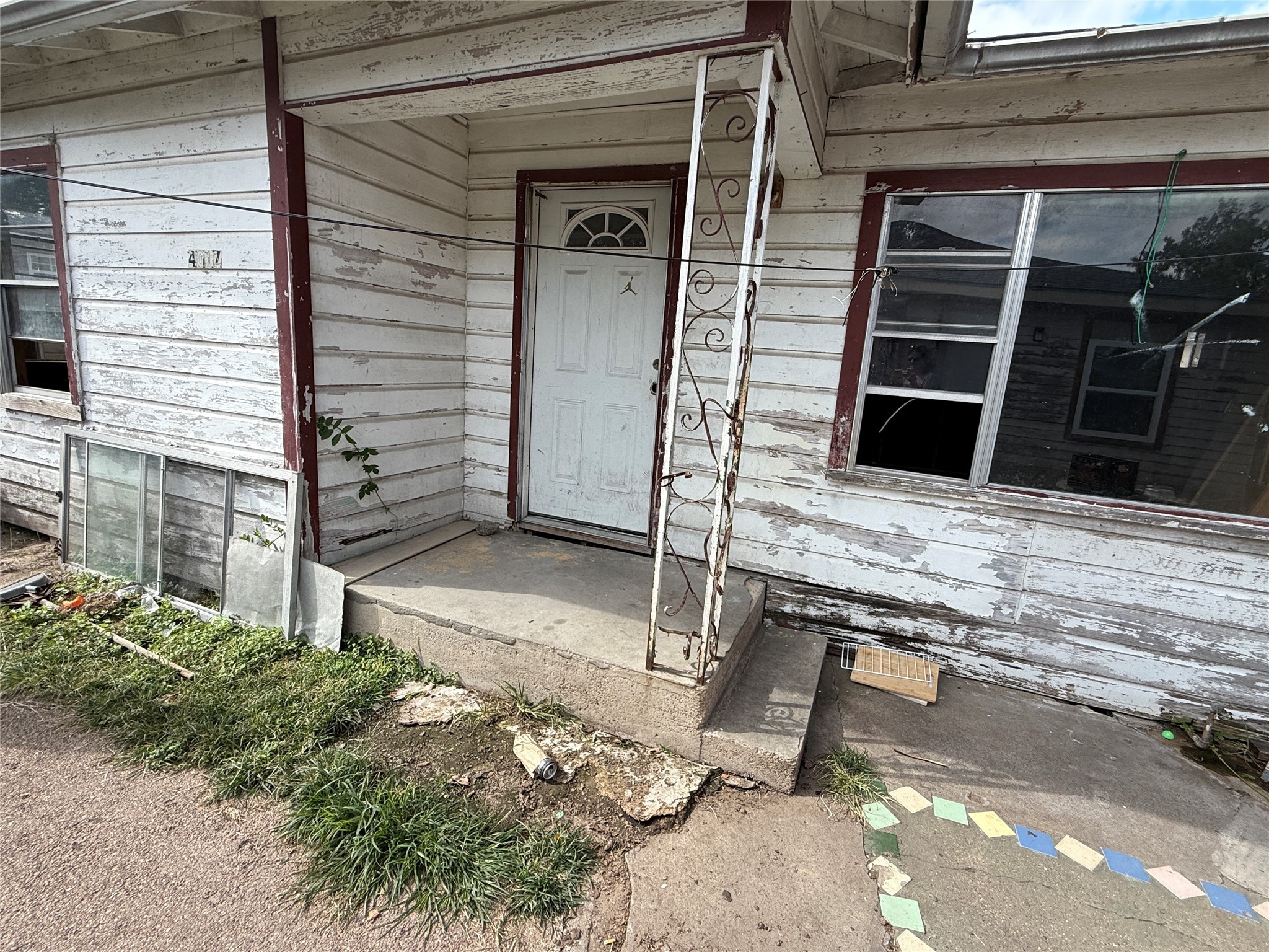 4011-4017 Terry Street Houston, TX 77009 - Photo 25 of 48 a view of front door and porch