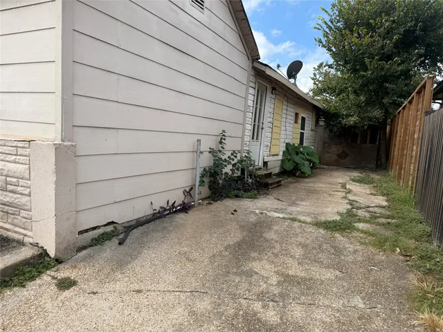a view of a house with a yard and garage