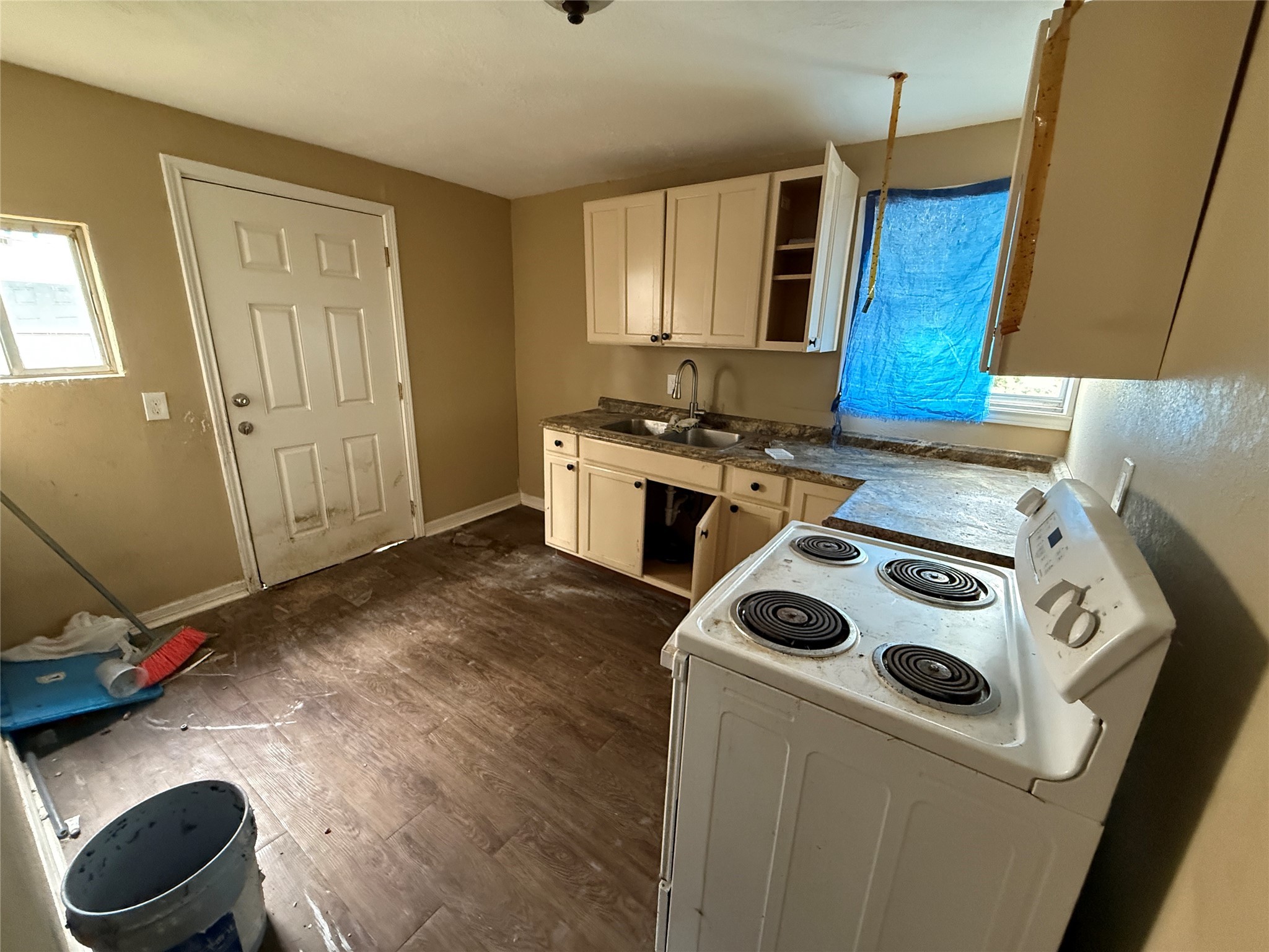 4011-4017 Terry Street Houston, TX 77009 - Photo 45 of 48 a kitchen with a stove and a microwave