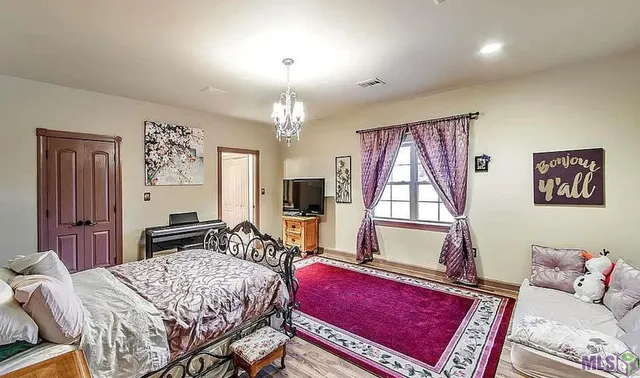 $977,000 | 207 Regal Row, Houma, LA 70360