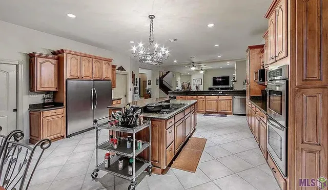 $977,000 | 207 Regal Row, Houma, LA 70360