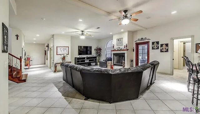 $977,000 | 207 Regal Row, Houma, LA 70360