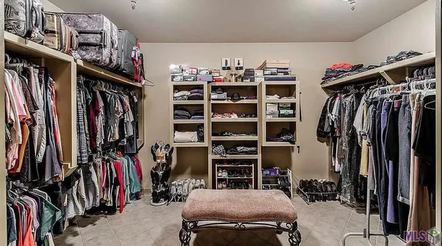 $977,000 | 207 Regal Row, Houma, LA 70360