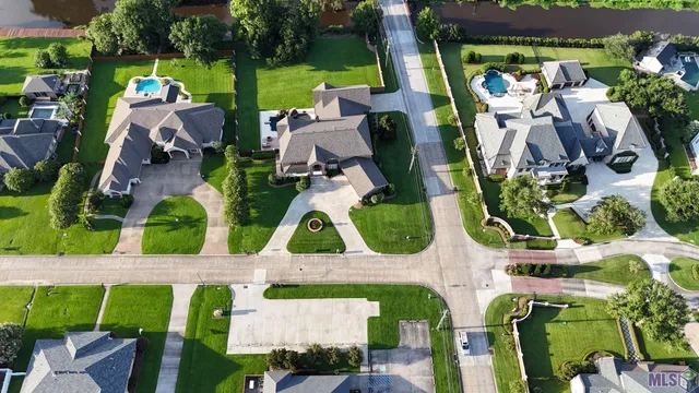 $977,000 | 207 Regal Row, Houma, LA 70360