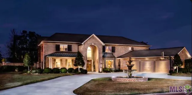 $977,000 | 207 Regal Row, Houma, LA 70360