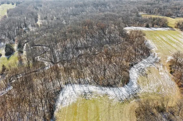 $900,000 | 900 Northeast Ne Road, Knob Noster, MO 65336