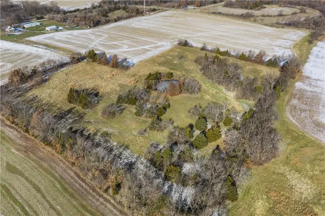 $900,000 | 900 Northeast Ne Road, Knob Noster, MO 65336