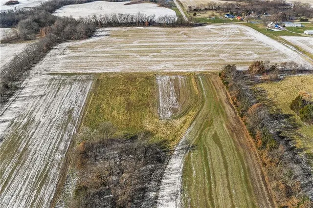 $900,000 | 900 Northeast Ne Road, Knob Noster, MO 65336