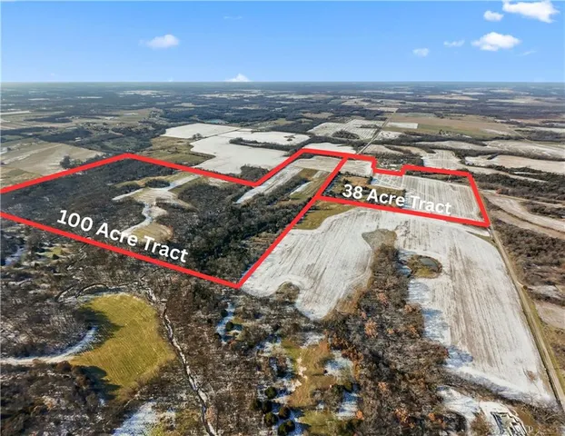 $900,000 | 900 Northeast Ne Road, Knob Noster, MO 65336