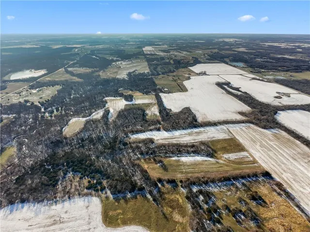 $900,000 | 900 Northeast Ne Road, Knob Noster, MO 65336