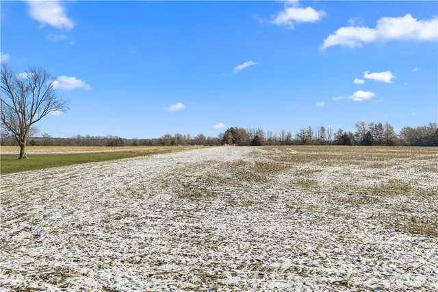 $900,000 | 900 Northeast Ne Road, Knob Noster, MO 65336