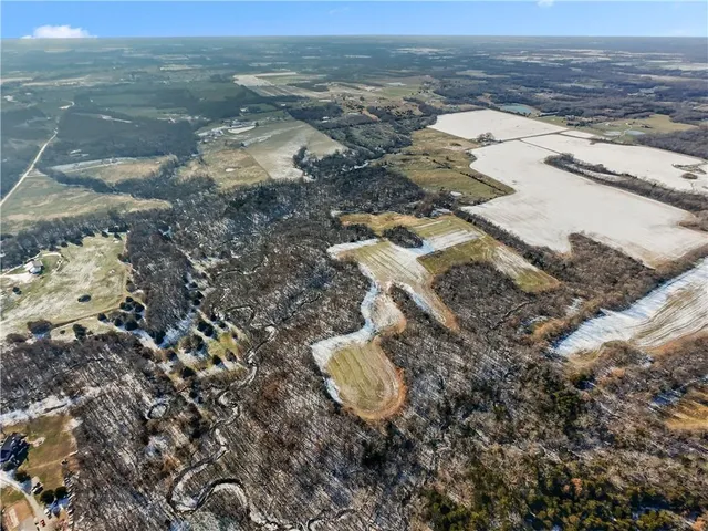 $900,000 | 900 Northeast Ne Road, Knob Noster, MO 65336