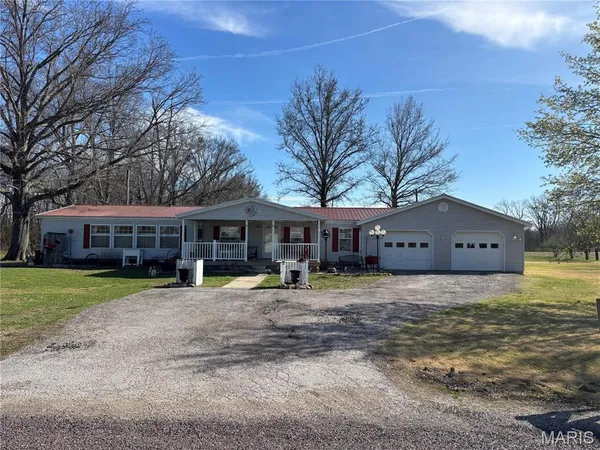 $199,900 | 1248 Community Beach Road, Odin, IL 62870