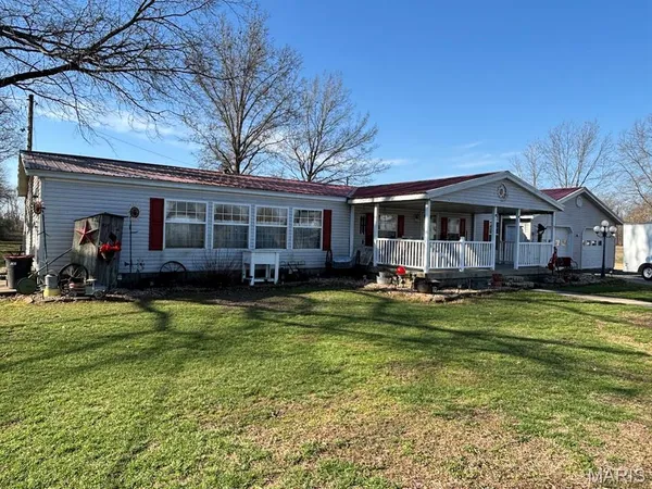 $199,900 | 1248 Community Beach Road, Odin, IL 62870
