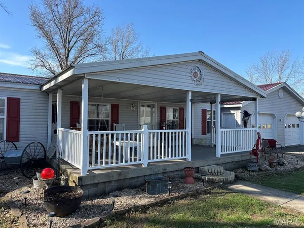 $199,900 | 1248 Community Beach Road, Odin, IL 62870