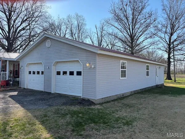 $199,900 | 1248 Community Beach Road, Odin, IL 62870