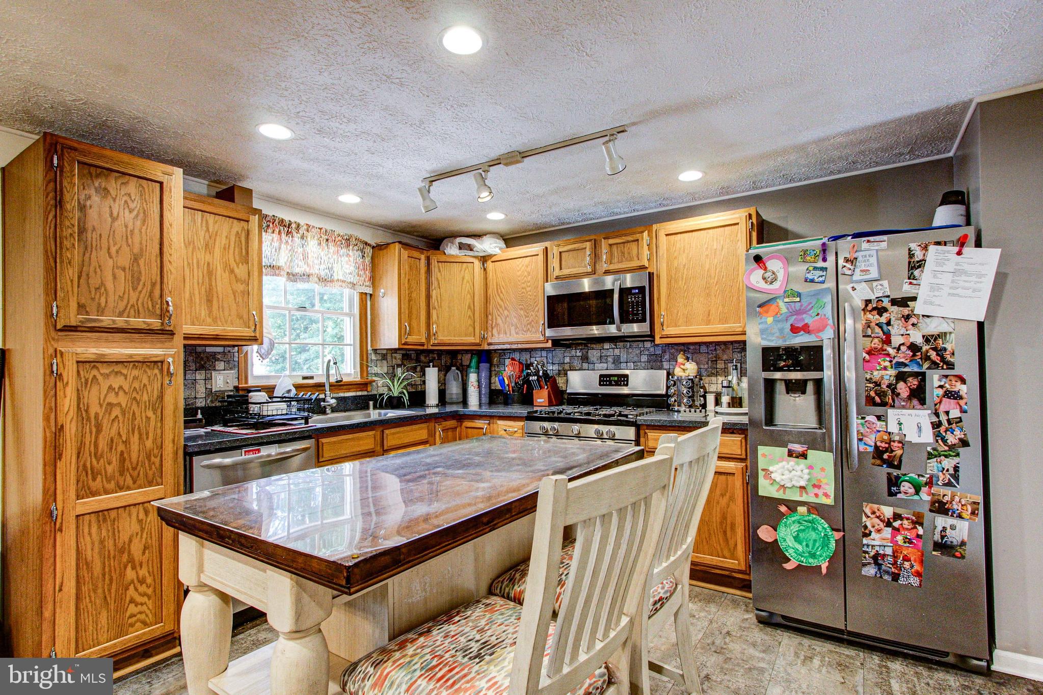 173 Bateman Road Langhorne, PA 19047 - Photo 8 of 39 Spacious kitchen with Island