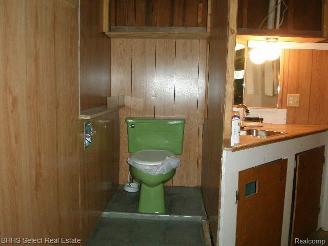 22330 Bell Road New Boston, MI 48164 - Photo 32 of 34 P8210039.jpg