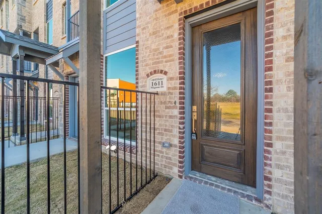 a view of entryway door of the house