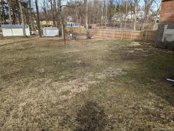 a view of yard with trees
