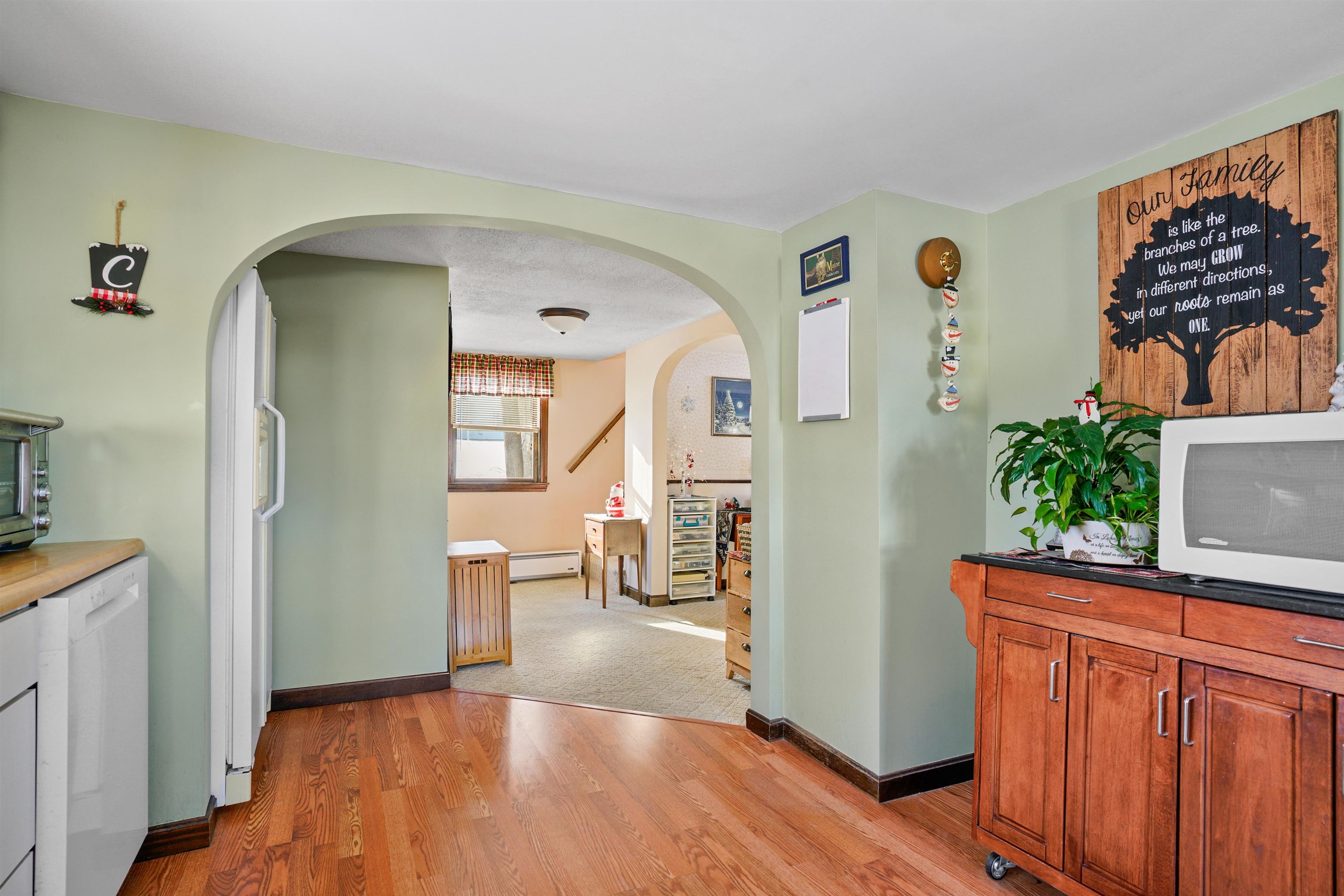 31 Libbey Street Goffstown, NH 03102 - Photo 3 of 19