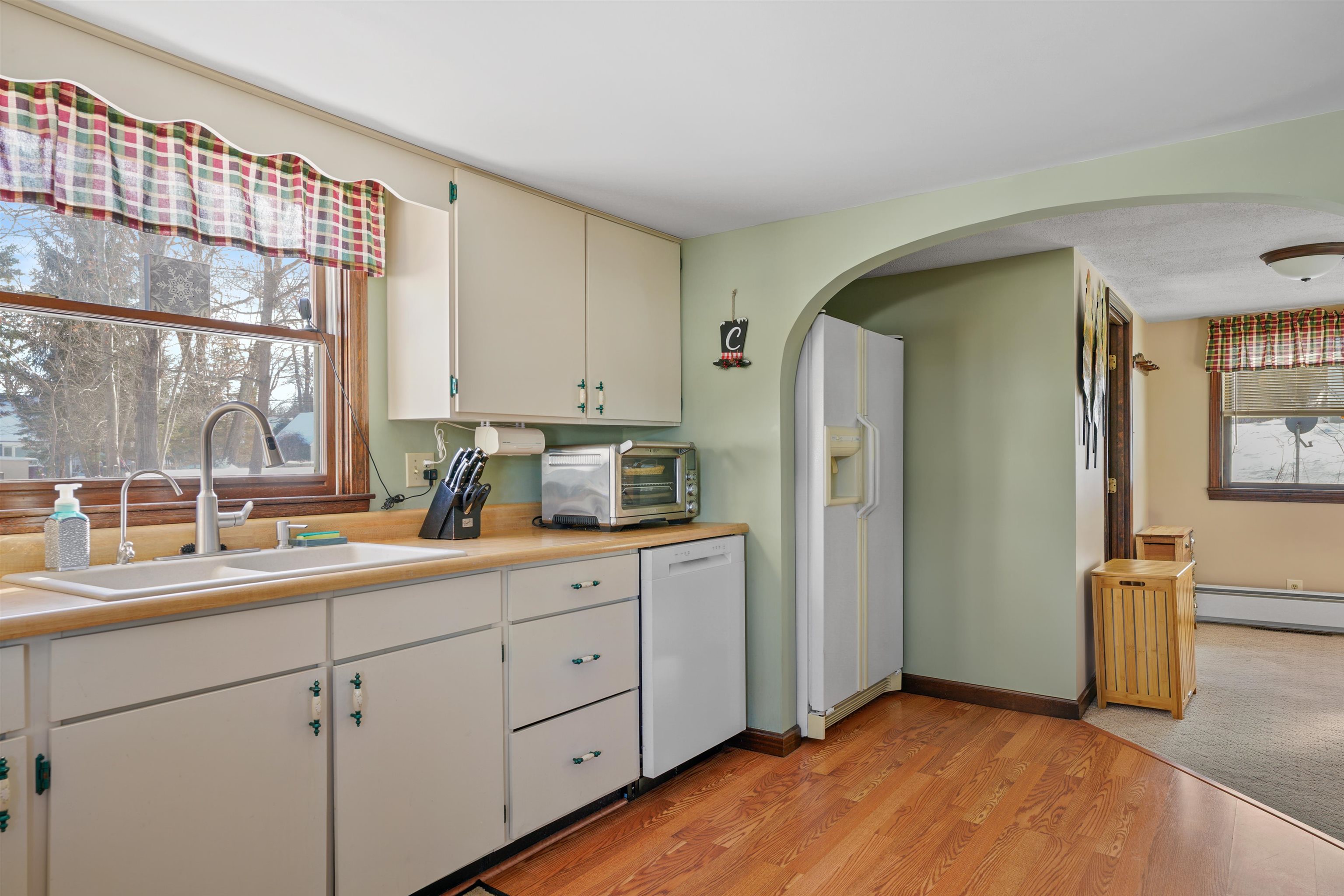 31 Libbey Street Goffstown, NH 03102 - Photo 4 of 19