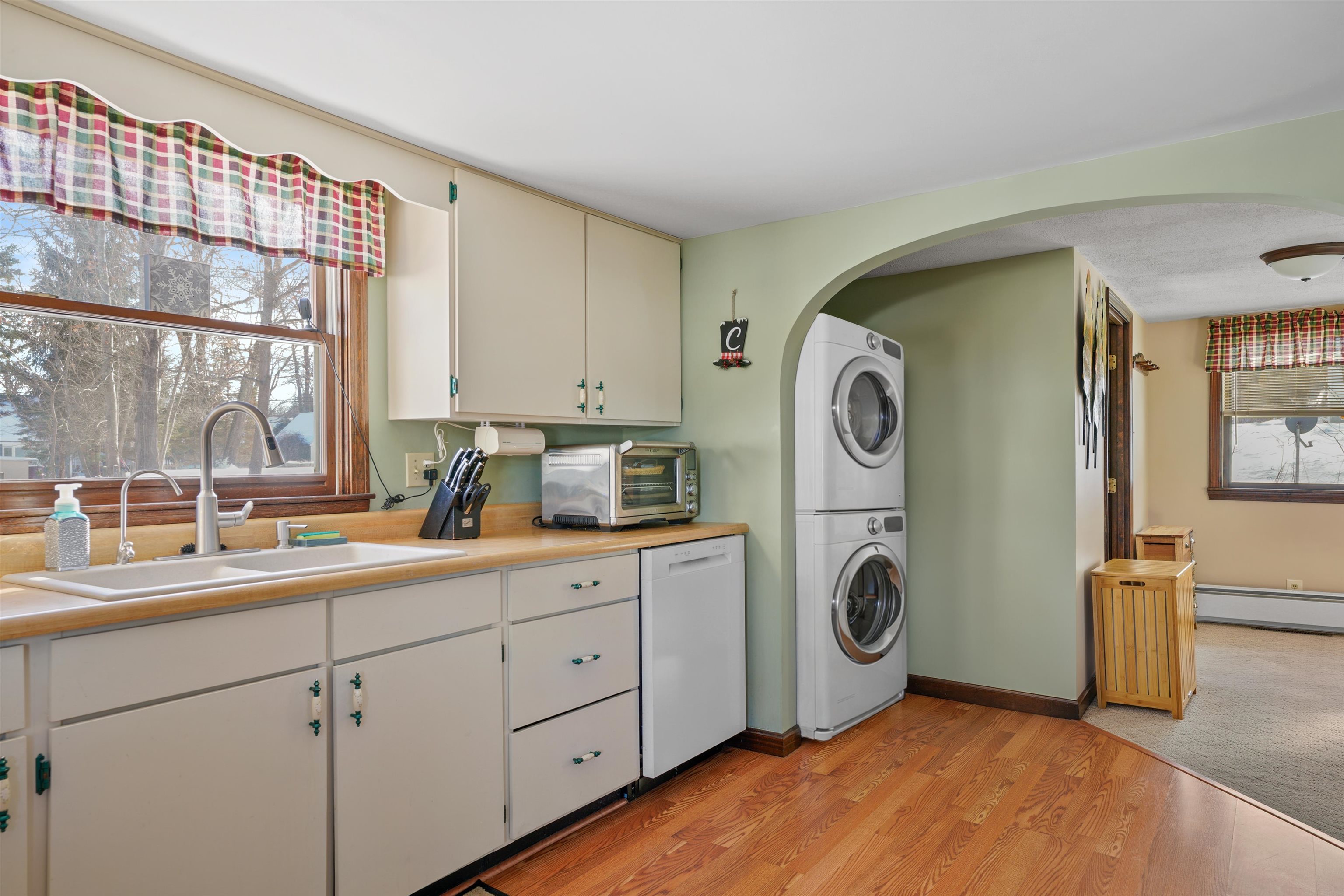 31 Libbey Street Goffstown, NH 03102 - Photo 5 of 19