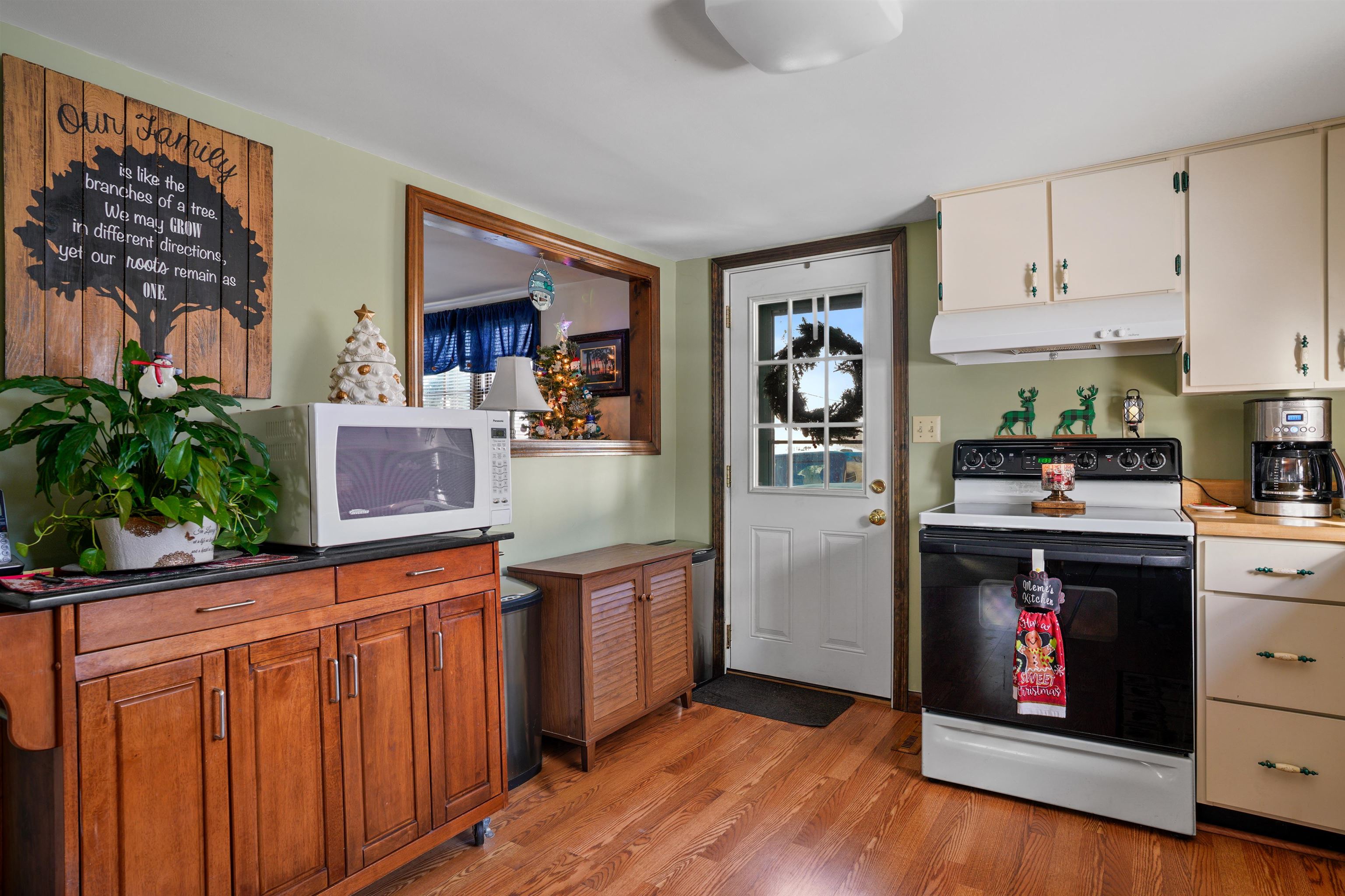 31 Libbey Street Goffstown, NH 03102 - Photo 6 of 19