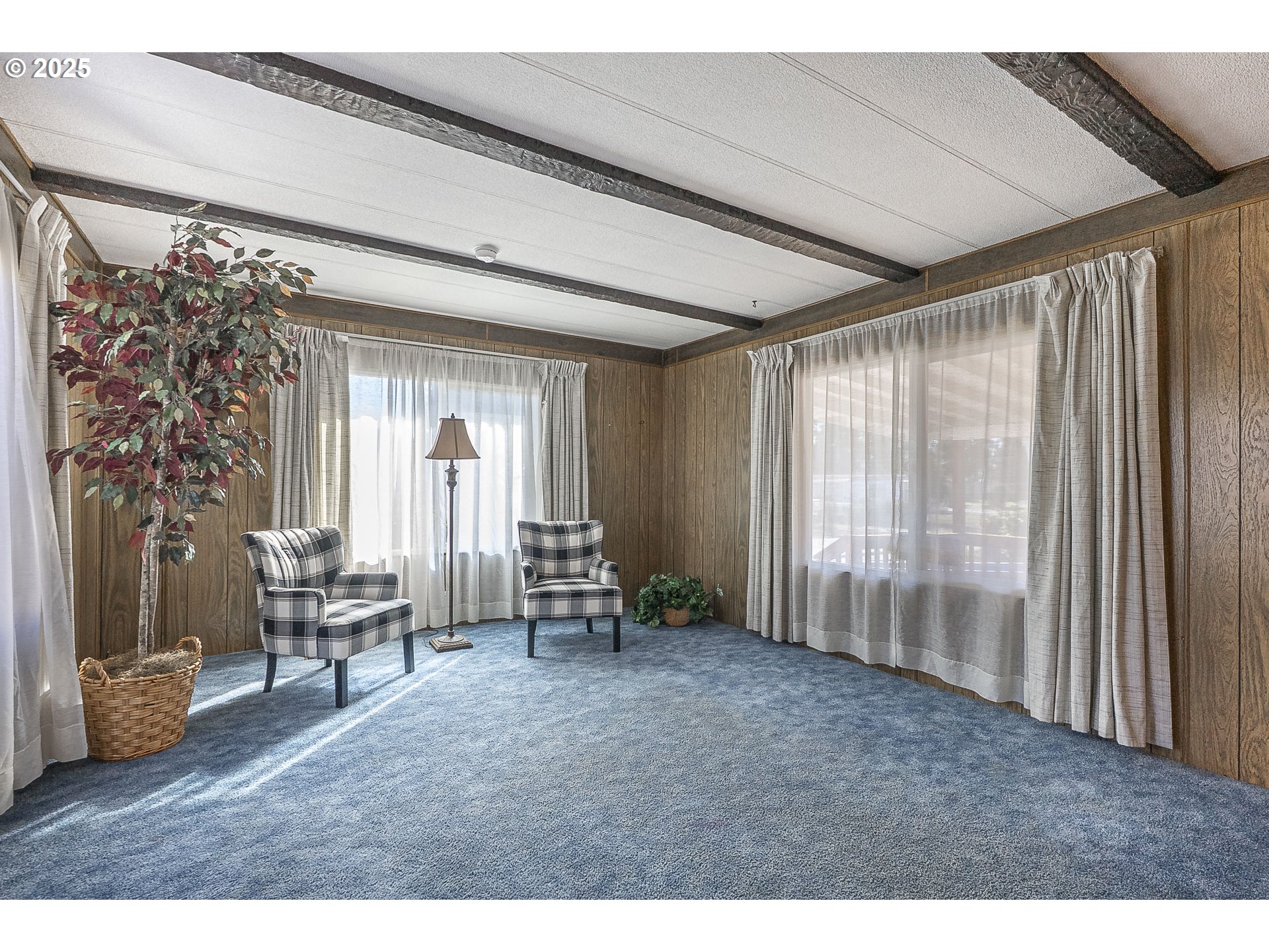 2150 Laura Street, Unit 57 Springfield, OR 97477 - Photo 19 of 23 a view of an empty room and floor to ceiling window