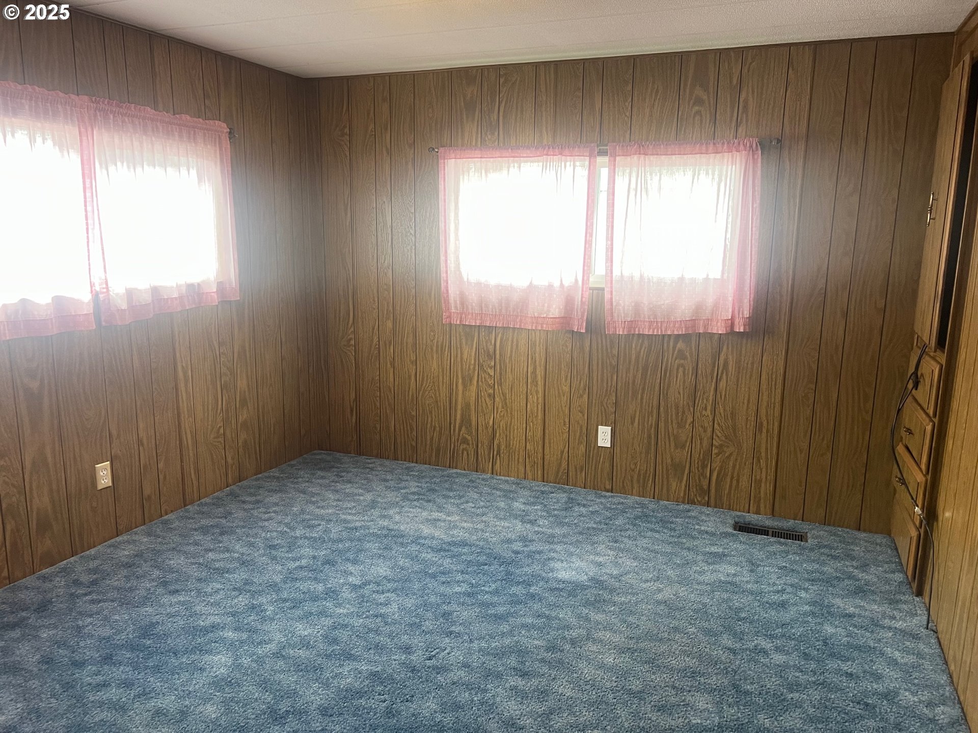 2150 Laura Street, Unit 57 Springfield, OR 97477 - Photo 6 of 23 an empty room with windows and closet