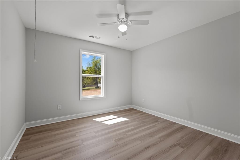 2472 Price Road Eden, NC 27288 - Photo 25 of 40 2nd bedroom