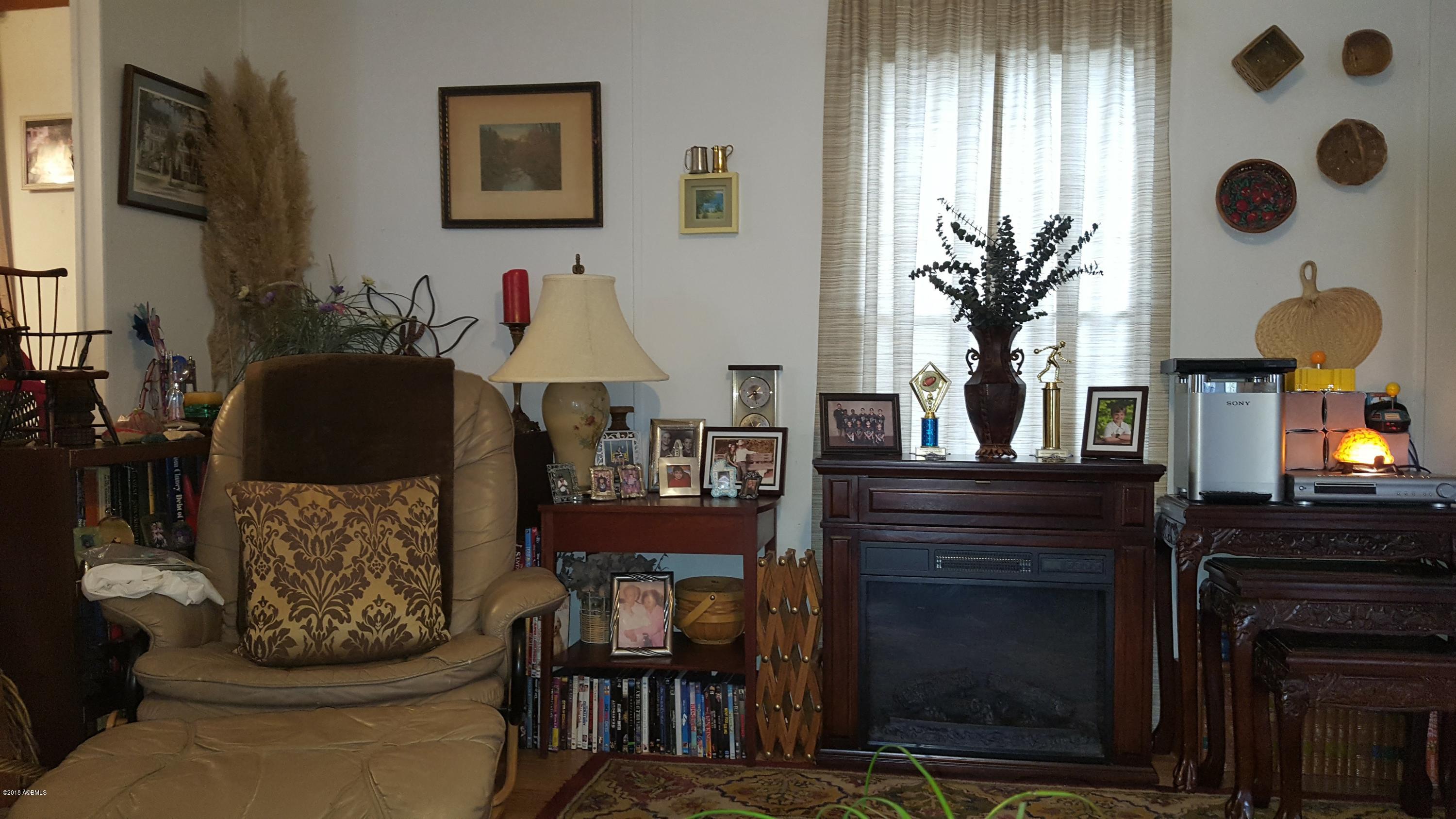 28 Harding Street Beaufort, SC 29902 - Photo 5 of 16 20180122_143656