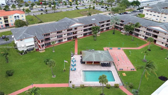 $1,900 | 5300 Washington Street, Unit S112, Hollywood, FL 33021