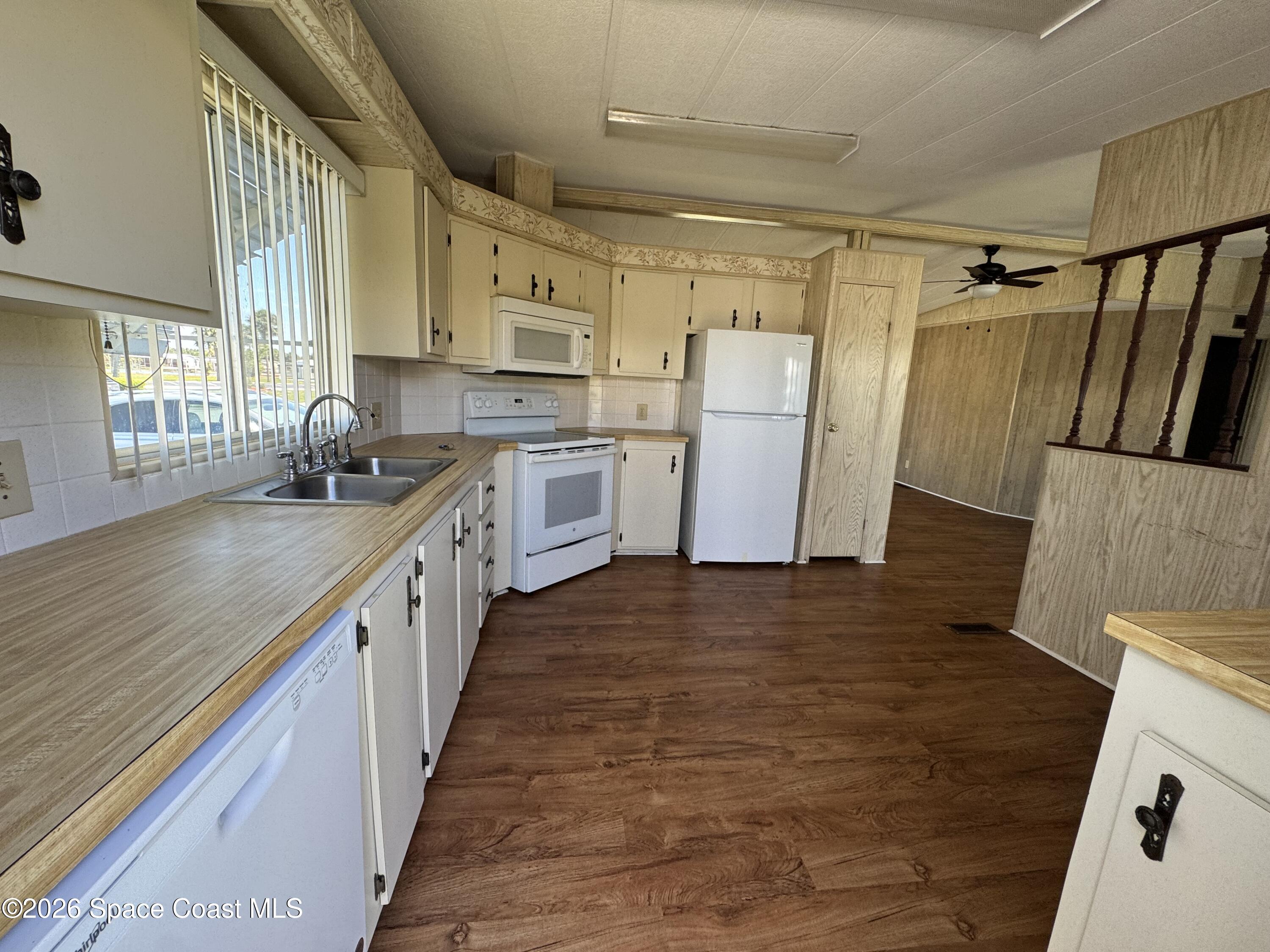 1894 Coco Plum Street Northeast Palm Bay, FL 32905 - Photo 2 of 27 Kitchen