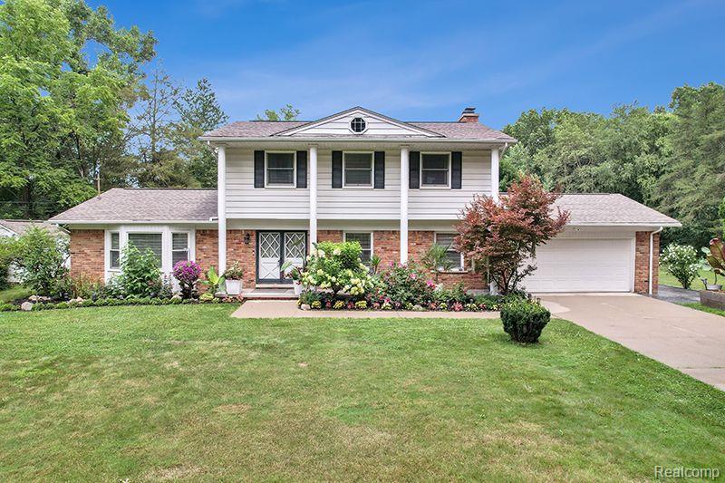 13139 White Lake Road Fenton, MI 48430 - Photo 1 of 40 Gallery Image 1