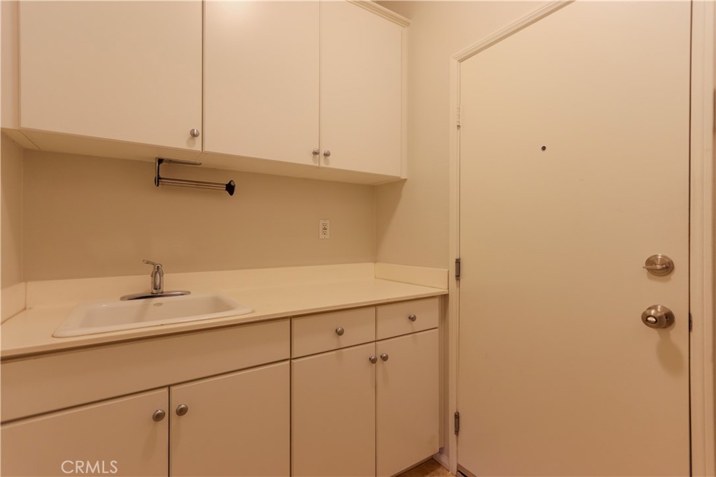 327 Tomko Way Placentia, CA 92870 - Photo 20 of 47 a utility room with dryer and washer