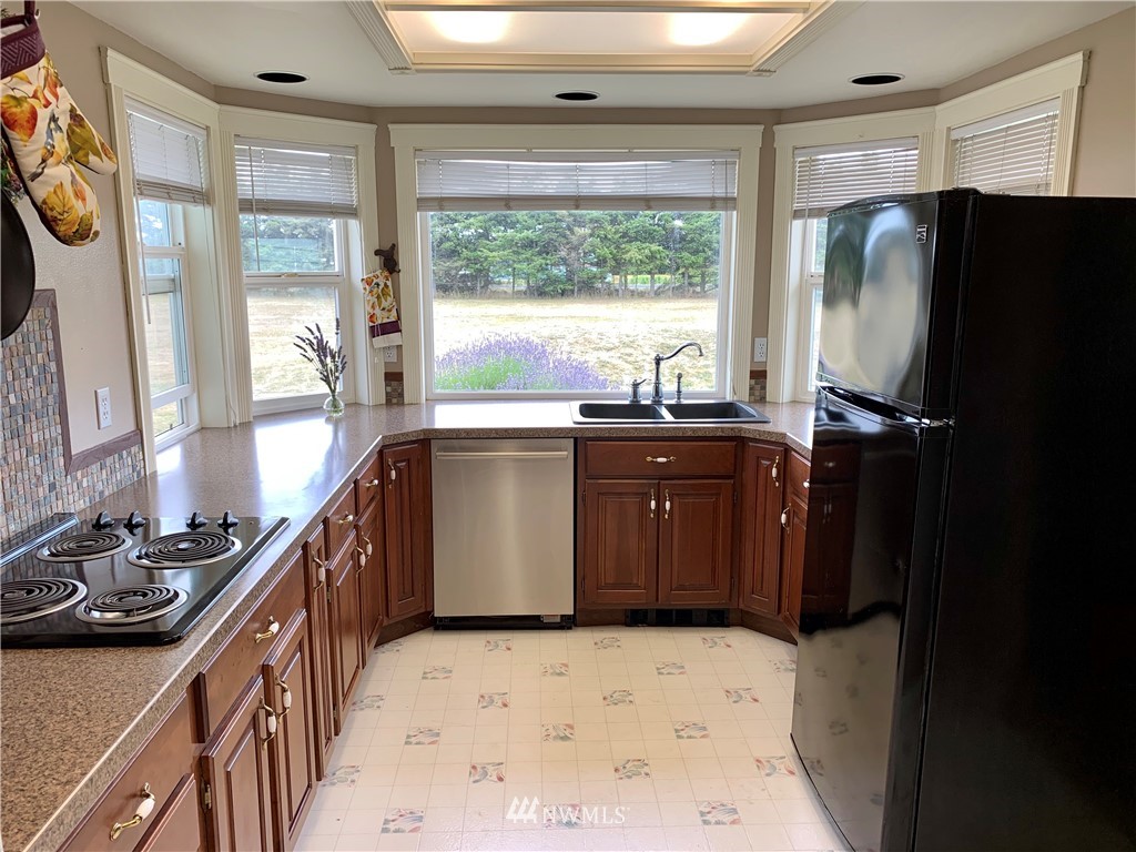 52 Greywolf Road Sequim, WA 98382 - Photo 12 of 31 a kitchen with a sink stove and refrigerator