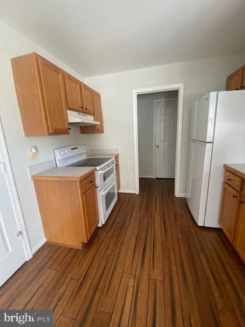 613 Clubhouse Way Culpeper, VA 22701 - Photo 2 of 17 a kitchen with wooden floors and white appliances