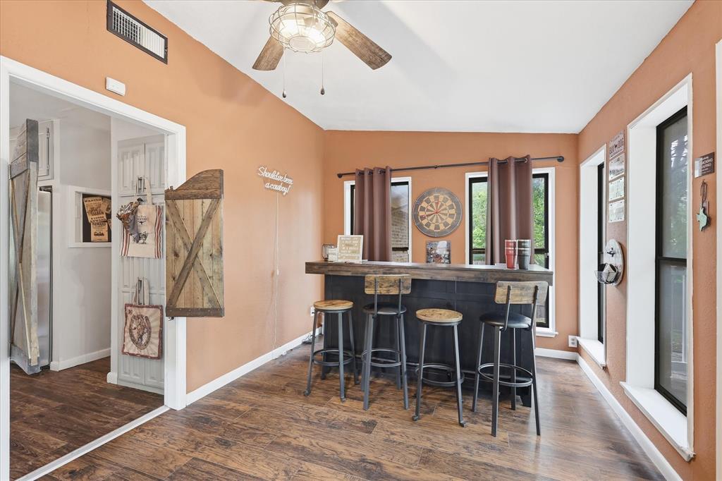 701 Raintree Road Fort Worth, TX 76103 - Photo 15 of 26 Lounge area