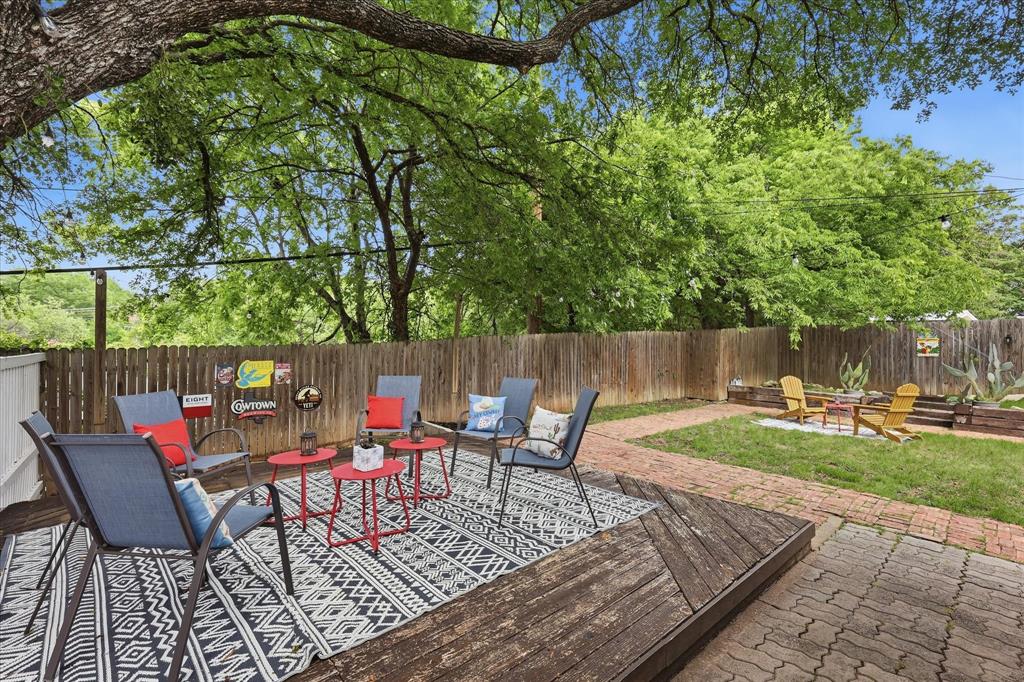 701 Raintree Road Fort Worth, TX 76103 - Photo 21 of 26 Outside back of home