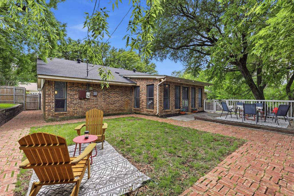 701 Raintree Road Fort Worth, TX 76103 - Photo 22 of 26 Outside back of home