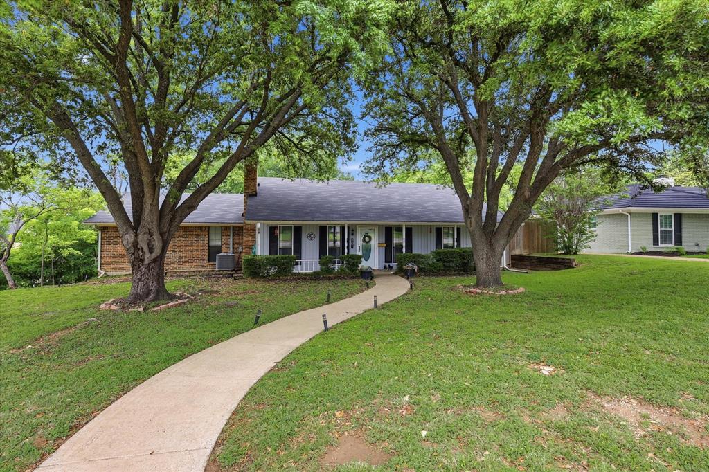 701 Raintree Road Fort Worth, TX 76103 - Photo 4 of 26 Front of home