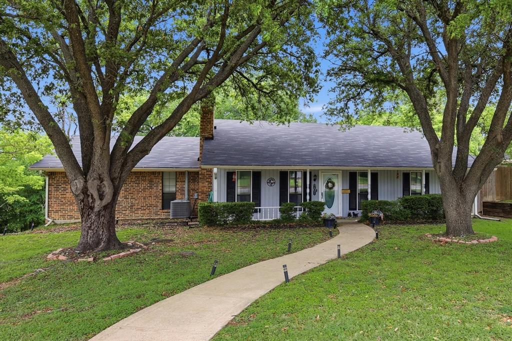 701 Raintree Road Fort Worth, TX 76103 - Photo 5 of 26 Front of home