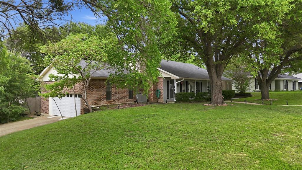 701 Raintree Road Fort Worth, TX 76103 - Photo 6 of 26 Side garage