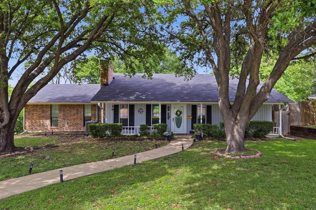 701 Raintree Road Fort Worth, TX 76103 - Photo 7 of 26 Front of home