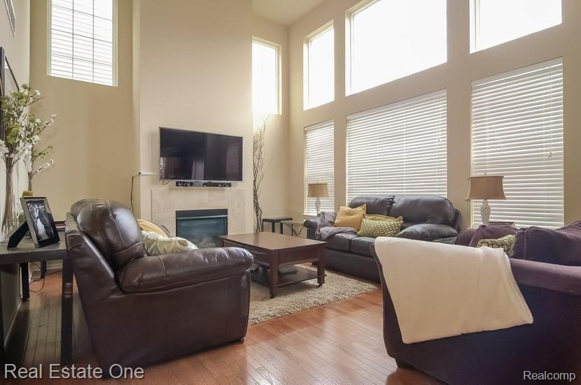 27634 Cromwell Road Novi, MI 48374 - Photo 5 of 26 005-Great_Room-1319458-mls.jpg