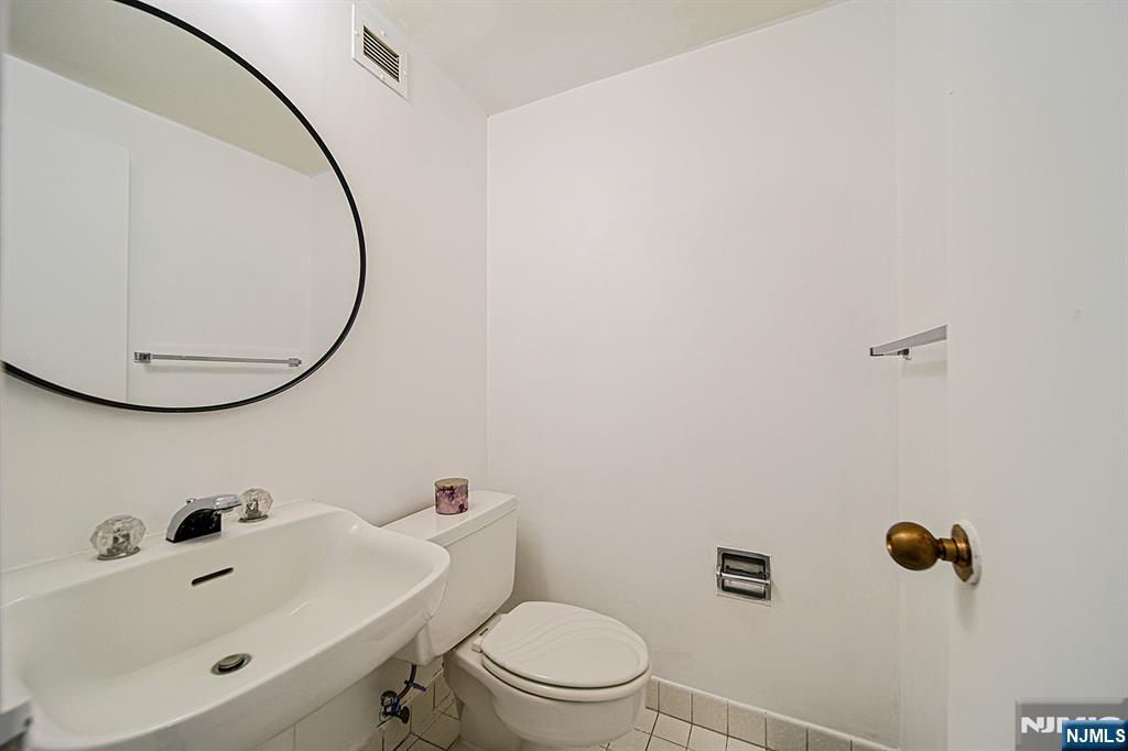 1077 River Road, Unit 413 Edgewater, NJ 07020 - Photo 11 of 24 Gallery Image 11